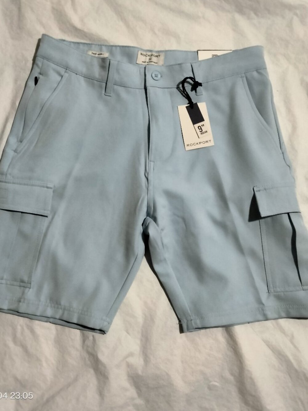 Rockport Men’s Tech Cargo Shorts NWT Size 32 Light Blue 9” Inseam Stretch